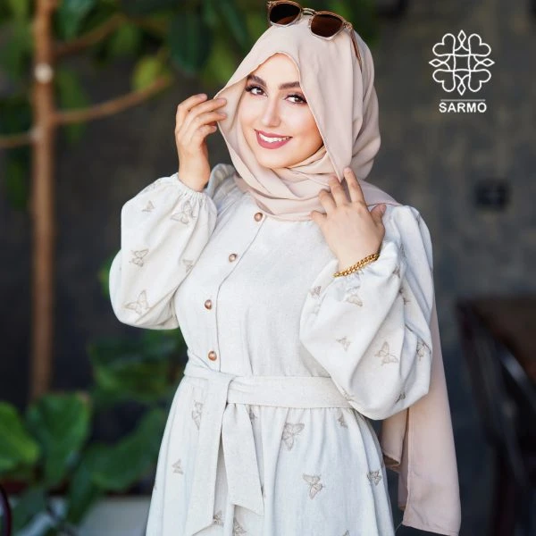عبا آنا گلدوزی‌شده با طرح پروانه