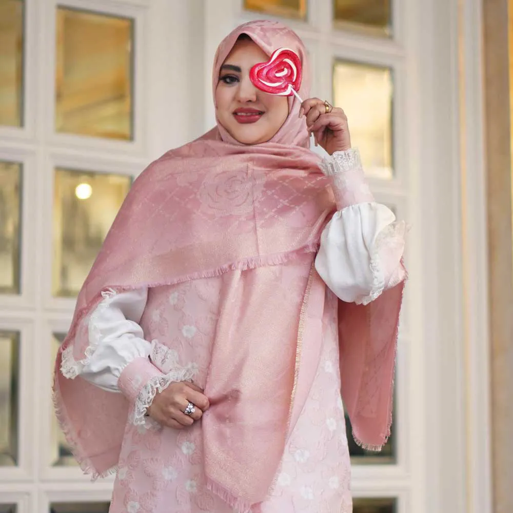 روسری-ژاکارد-لمه-شاین-شاینیکا-گل-7444 روسری ژاکارد لمه شاین شاینیکا گل - Image 1