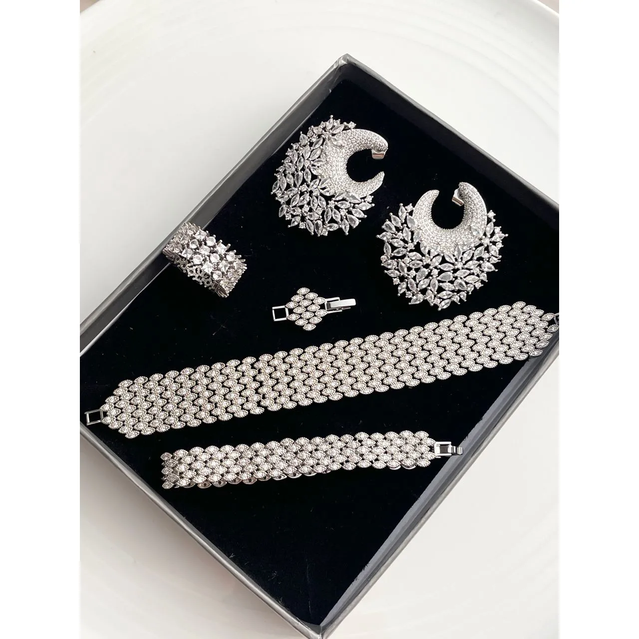 ست-جواهری-نگین-اتریشی-مخراج-کاری-گوشواره-197-310 ست جواهری نگین اتریشی مخراج کاری گوشواره - Image 1