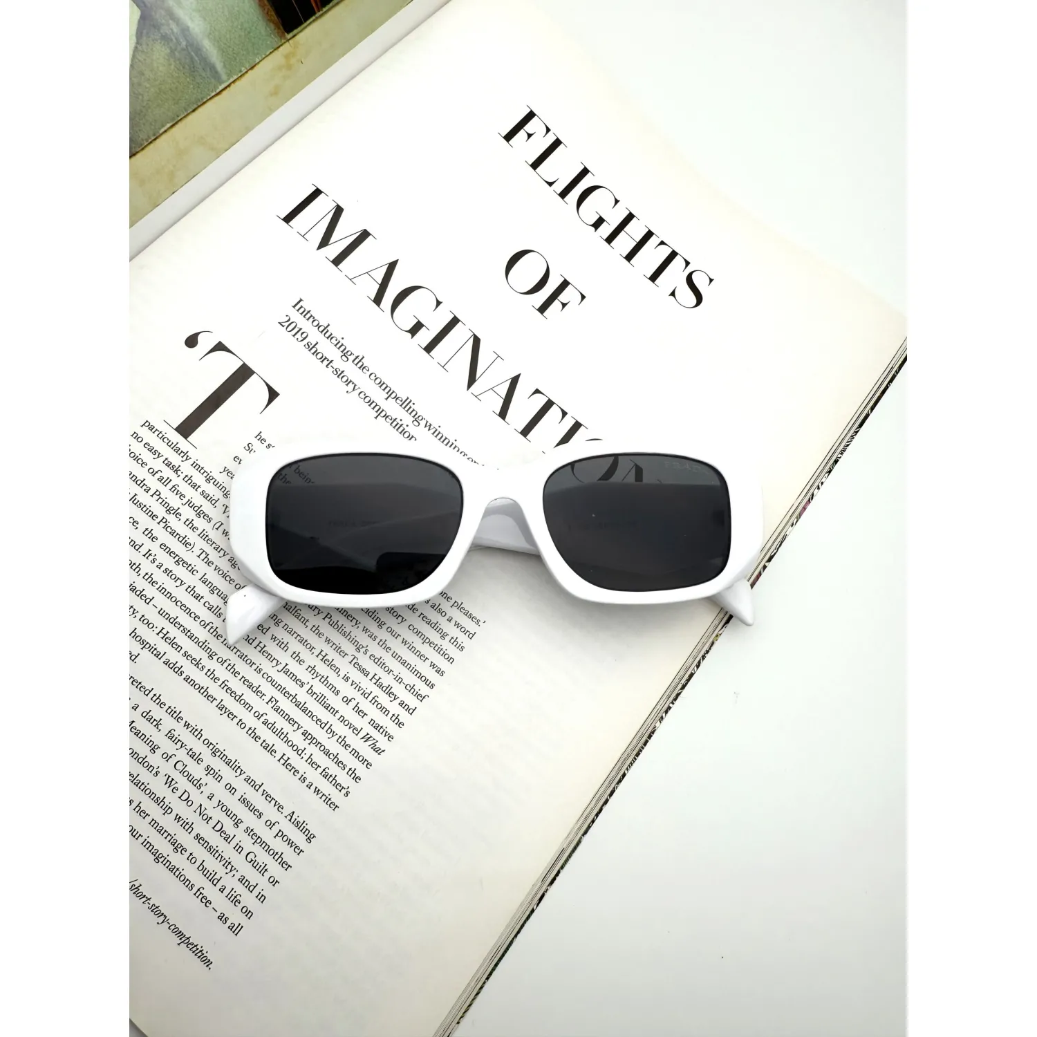 عینک-پرادا-باریک-۲۱۱۰۰-1163 عینک پرادا باریک ۲۱۱۰۰ - Image 1