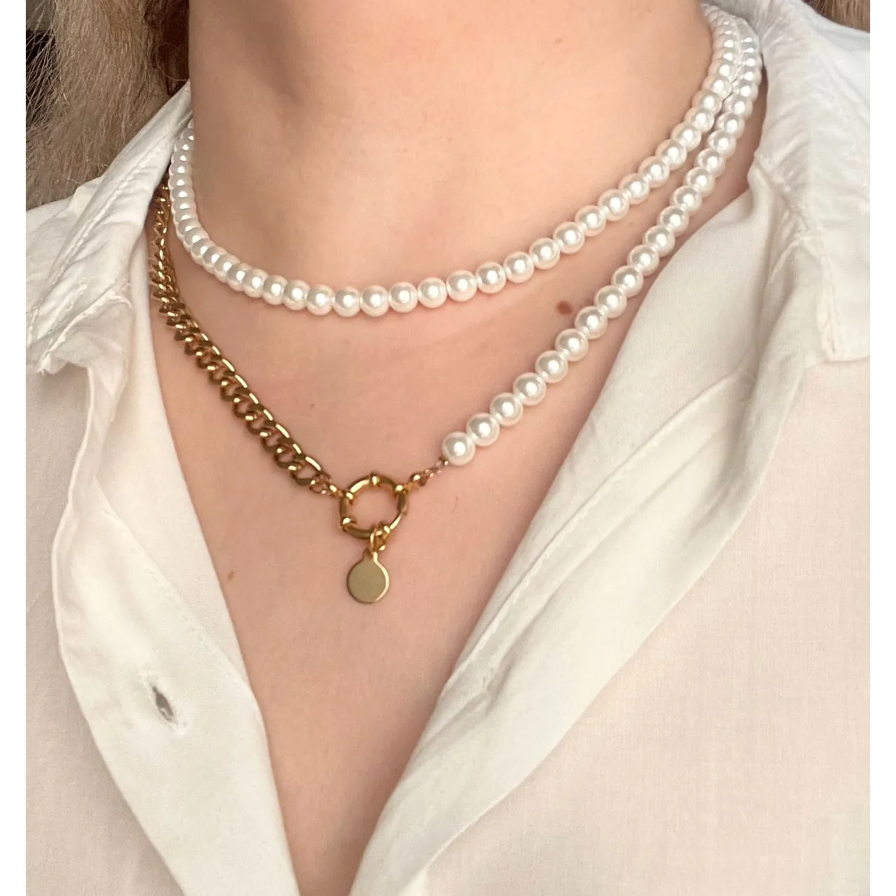 گردنبند-مرواریدی-قفل-ملوانی-با-سکه-ریز-200-314 گردنبند مرواریدی قفل ملوانی با سکه ریز - Image 1