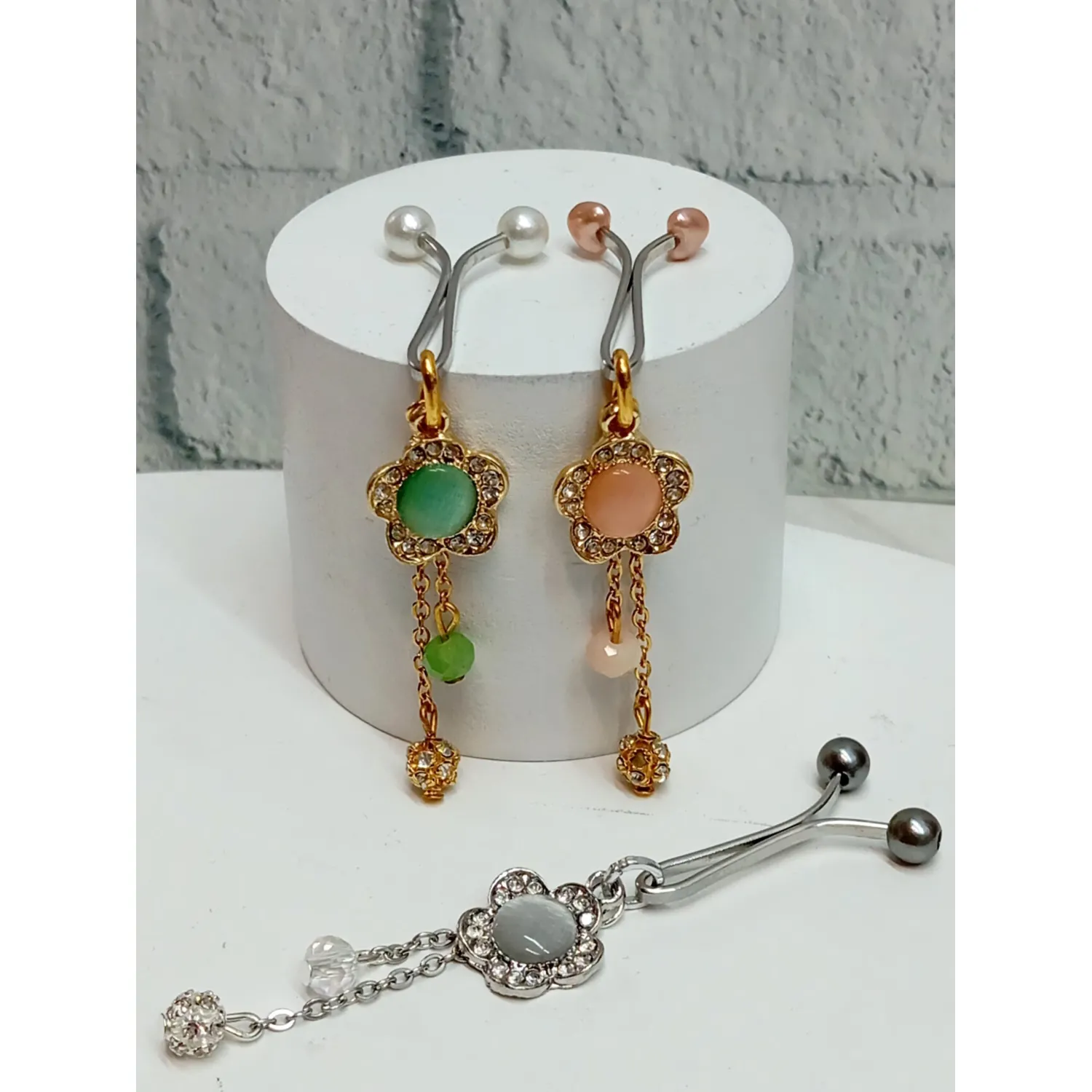 گیره-روسری-بابونه-آویز-6836 گیره روسری بابونه آویز - Image 1