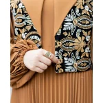 ست پیراهن و جلیقه گلبرگ شتری - Image 4