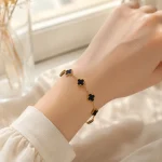 دستبند زنانه طرح ونکلیف مشکی طلایی کد 509428001 - Image 4