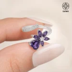 انگشتر استیل گلدار طرح قلب رنگ بنفش نقره ای کد 407074014 - Image 2