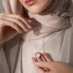 گردنبند استیل ونکلیف تک گل سفید طلایی کد 509428062 - Image 4