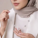 گردنبند استیل ونکلیف پنج گل نقره ای کد 509428008 - Image 3